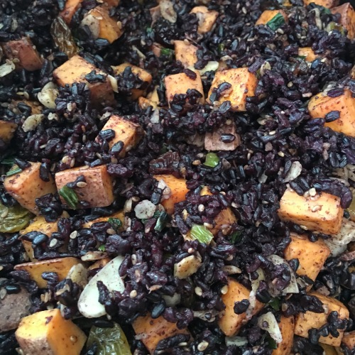 A meal made with black rice after extracting dye